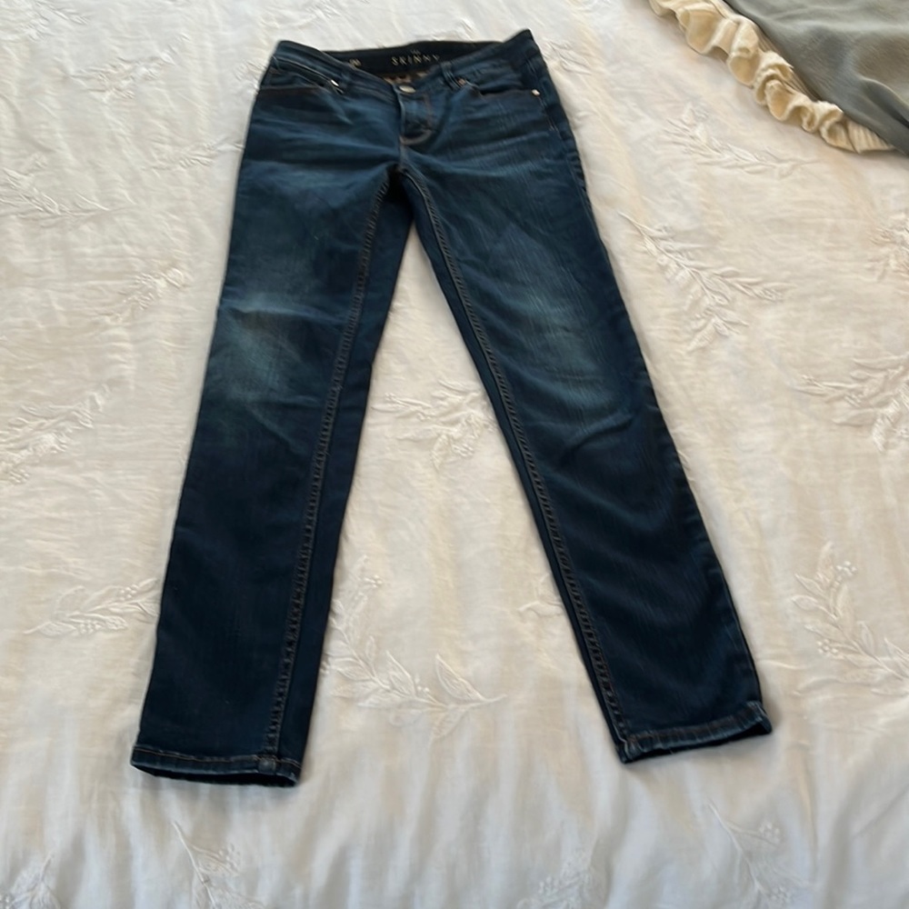White House Black Market, The Skinny, size 00, med dark wash